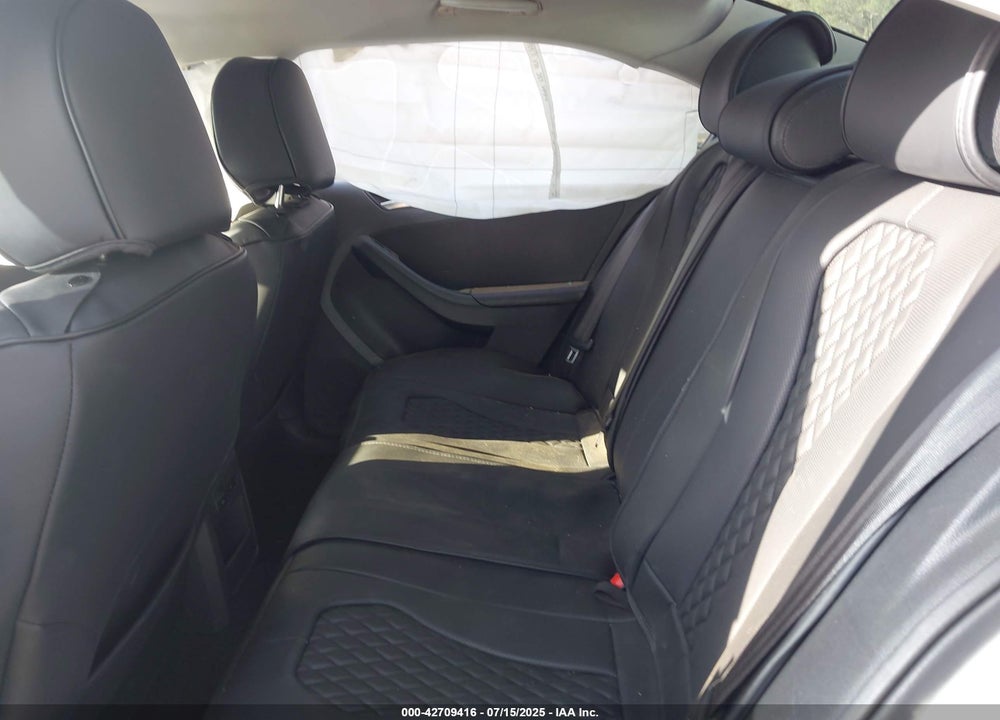 2011 VOLKSWAGEN JETTA VIN: 3VWDZ7AJ7BM386016
