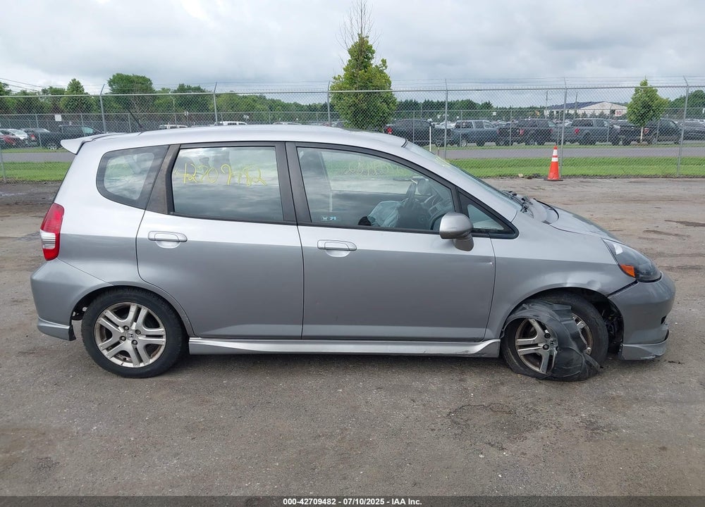 2007 HONDA FIT VIN: JHMGD38607S027483