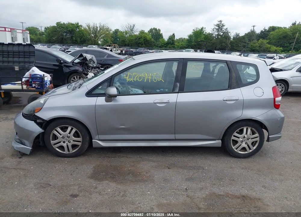 2007 HONDA FIT VIN: JHMGD38607S027483