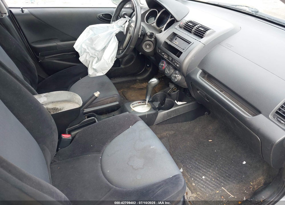 2007 HONDA FIT VIN: JHMGD38607S027483