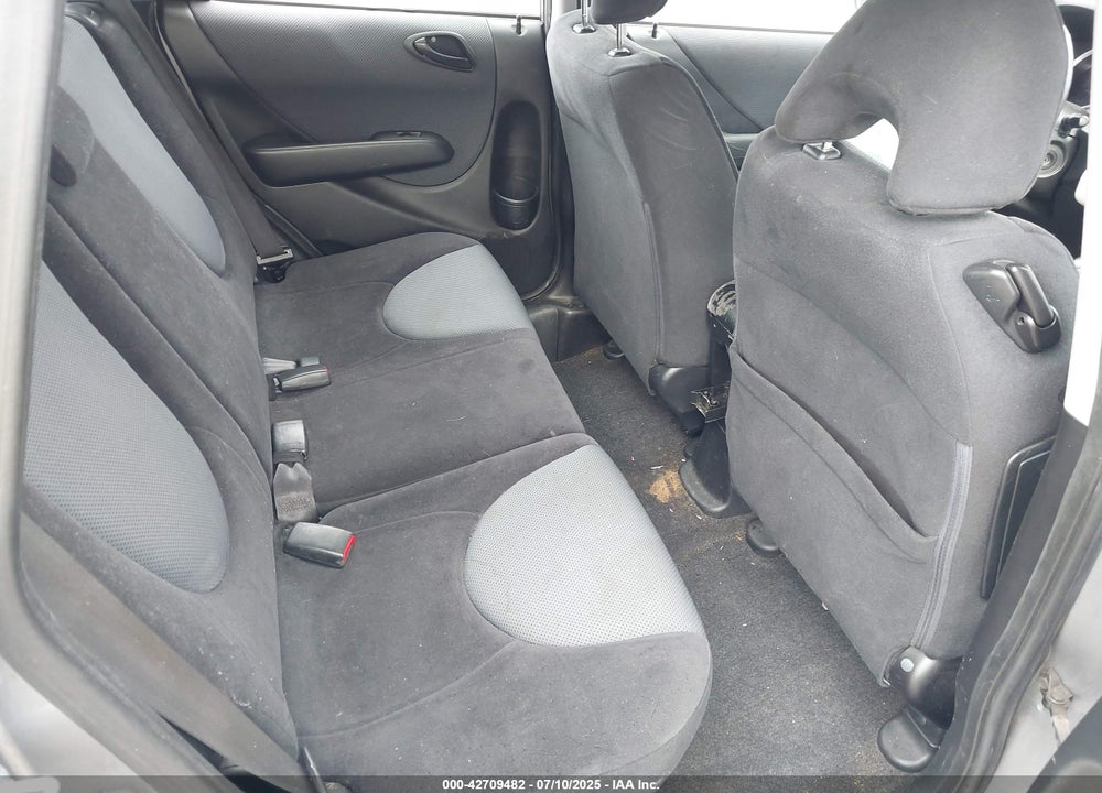 2007 HONDA FIT VIN: JHMGD38607S027483