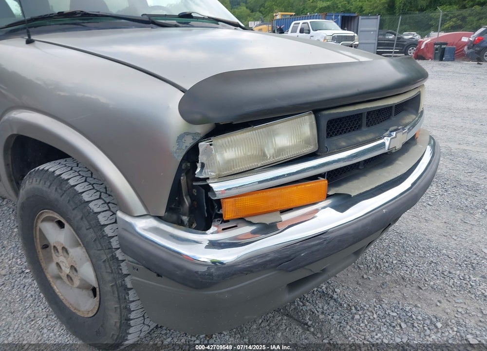 2000 CHEVROLET BLAZER LS VIN: 1GNDT13W6Y2108340