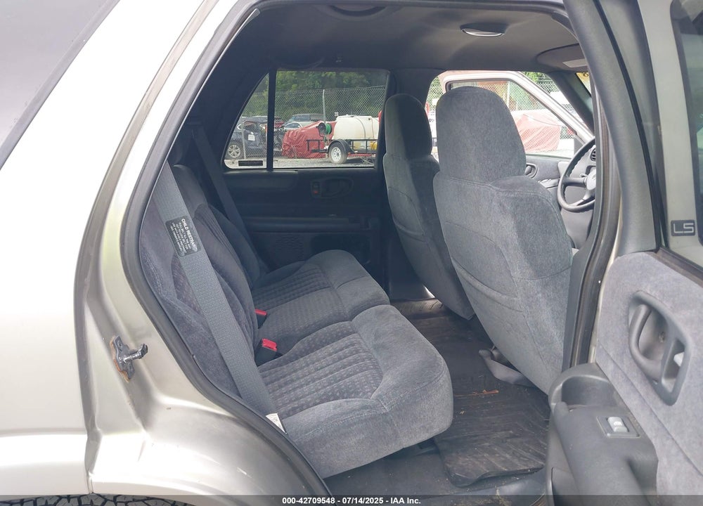 2000 CHEVROLET BLAZER LS VIN: 1GNDT13W6Y2108340