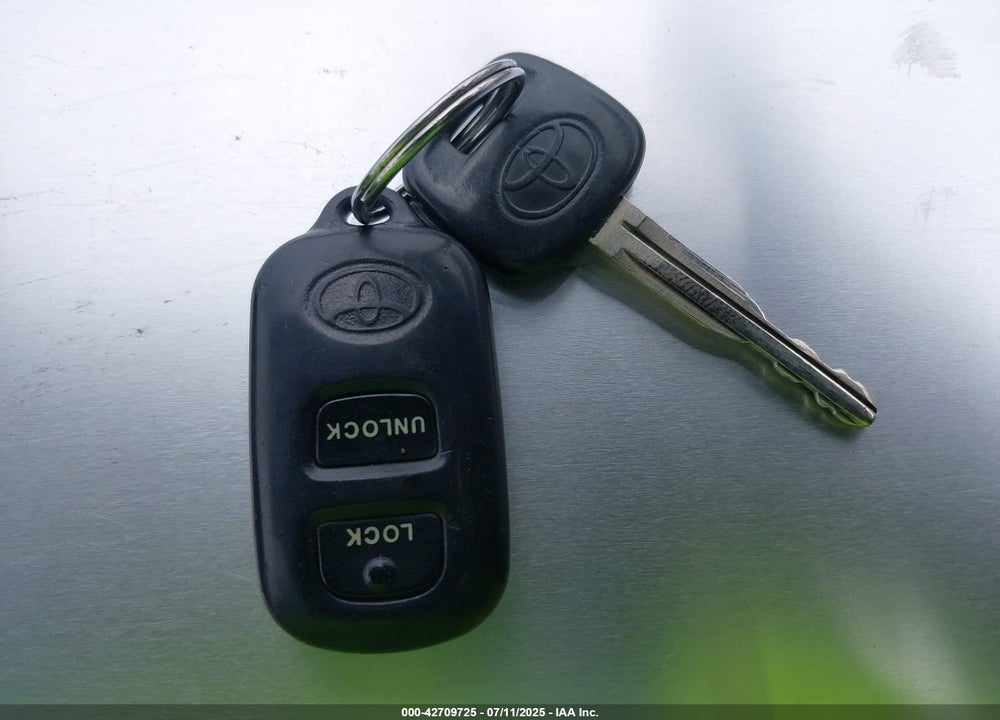 2004 TOYOTA COROLLA LE VIN: 1NXBR32E44Z227548