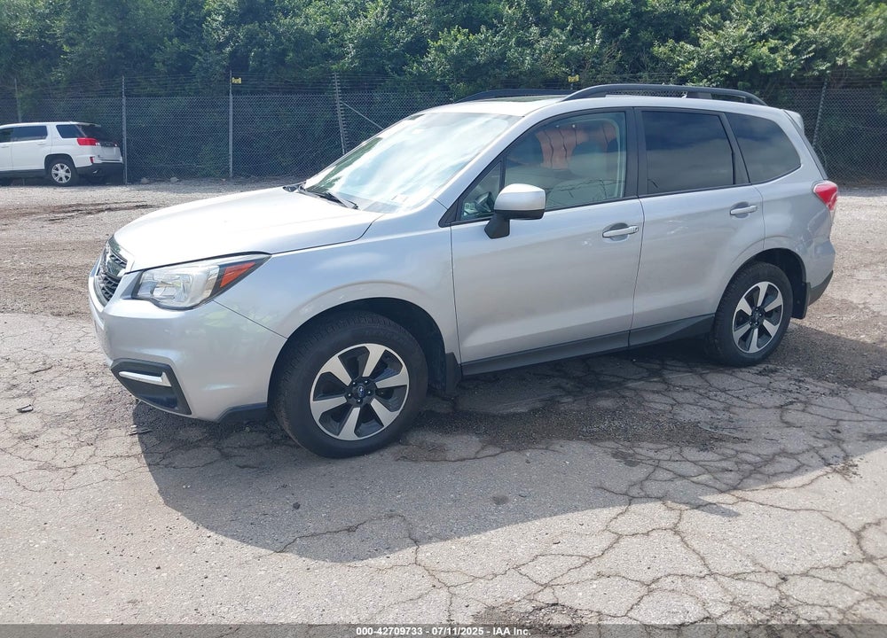 2018 SUBARU FORESTER VIN: JF2SJAEC8JH595957