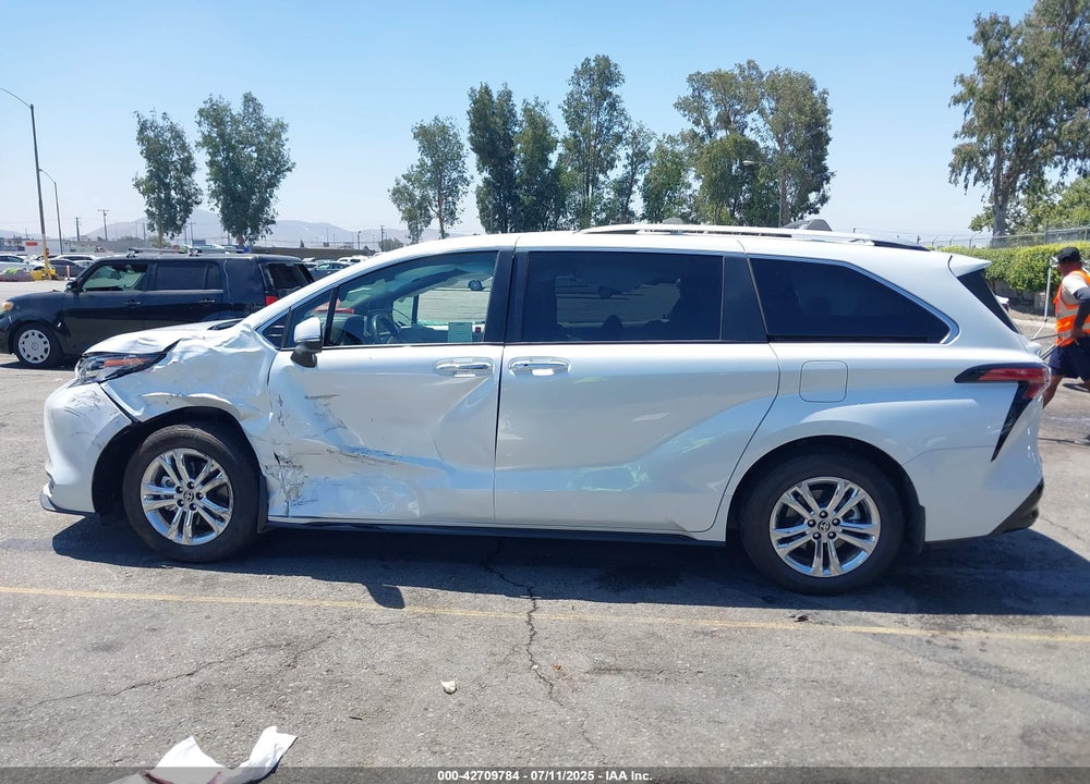 2022 TOYOTA SIENNA PLATINUM VIN: 5TDESKFC2NS060122