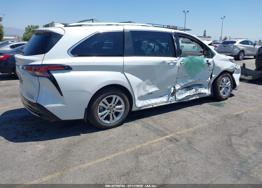 2022 TOYOTA SIENNA PLATINUM VIN: 5TDESKFC2NS060122