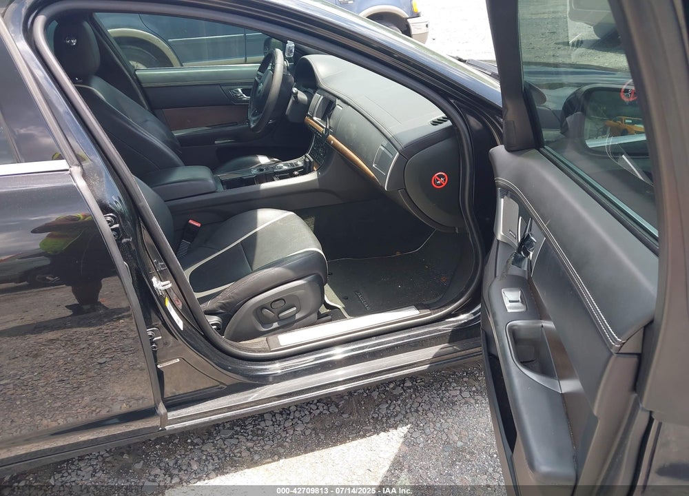 2014 JAGUAR XF VIN: SAJWA0EX1E8U30904