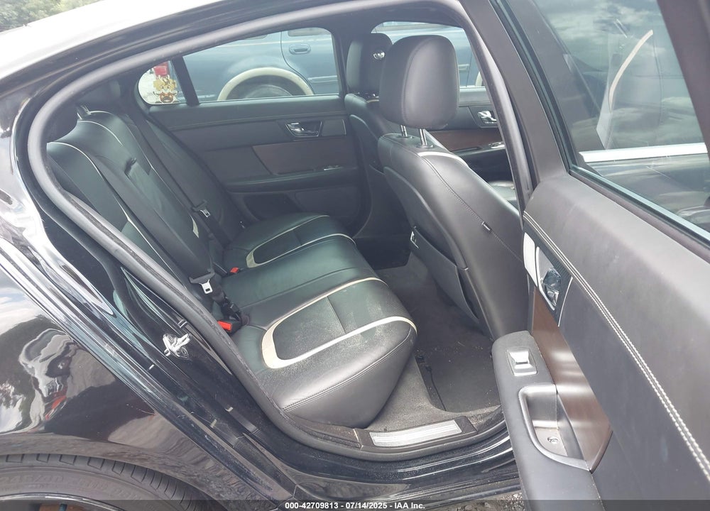 2014 JAGUAR XF VIN: SAJWA0EX1E8U30904
