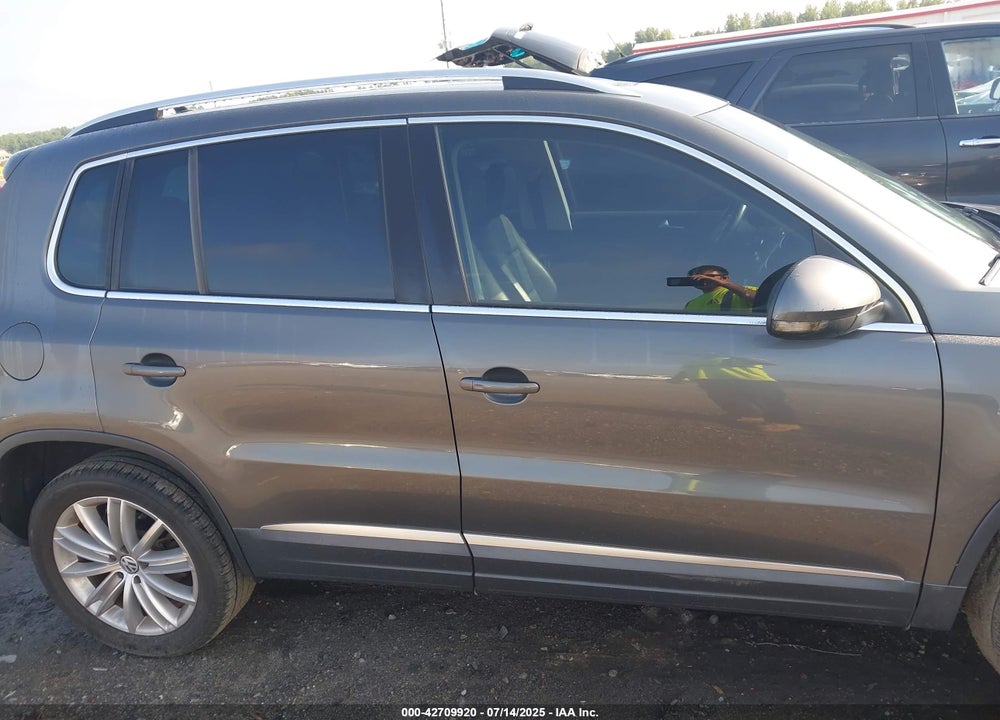 2014 VOLKSWAGEN TIGUAN VIN: WVGAV3AXXEW556304