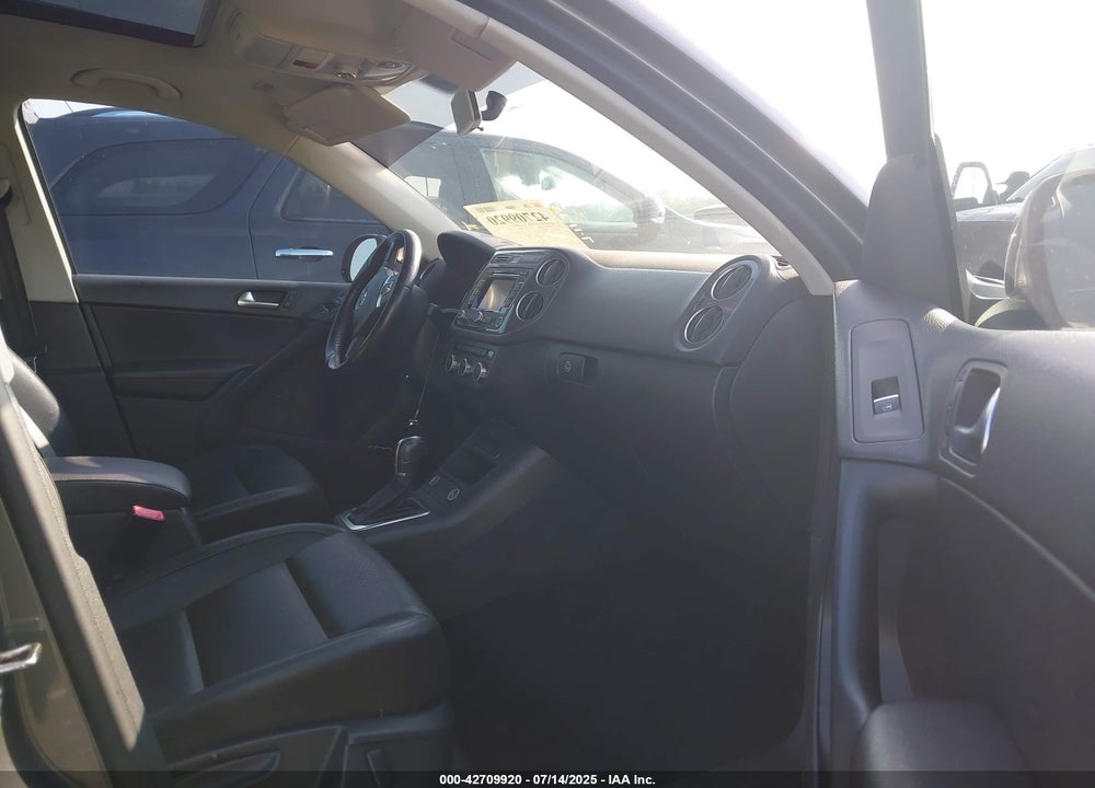 2014 VOLKSWAGEN TIGUAN VIN: WVGAV3AXXEW556304