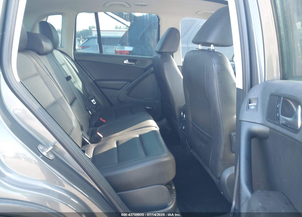 2014 VOLKSWAGEN TIGUAN VIN: WVGAV3AXXEW556304