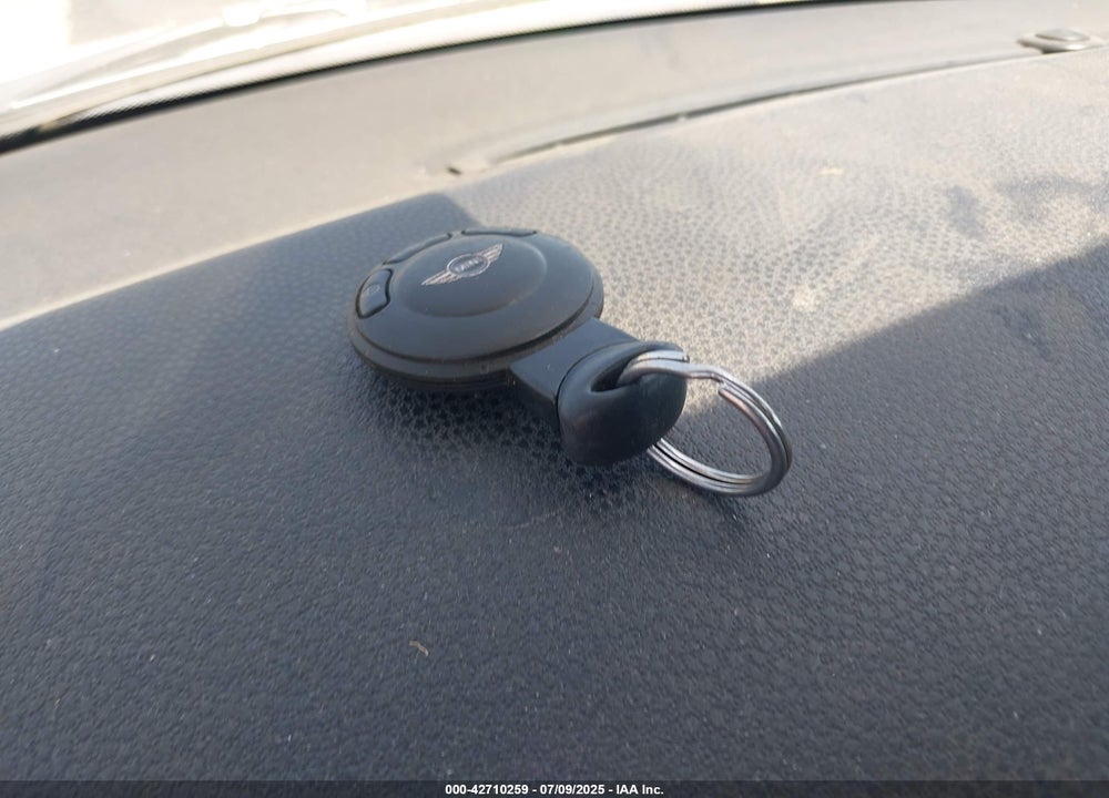 2010 MINI COOPER VIN: WMWMF3C51ATZ23464