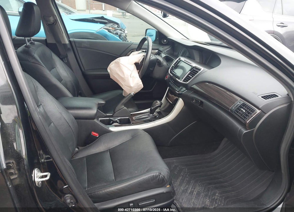 2017 HONDA ACCORD VIN: 1HGCR3F80HA035193