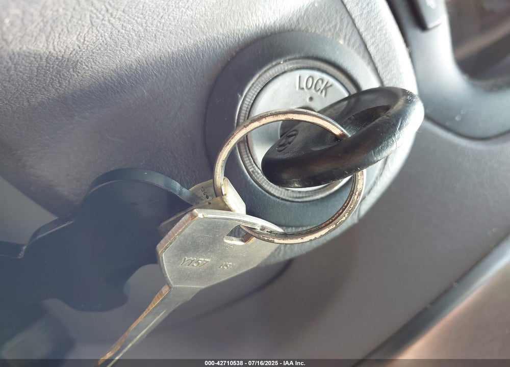 2005 HYUNDAI TUCSON GLS/LX VIN: KM8JN12D65U210030