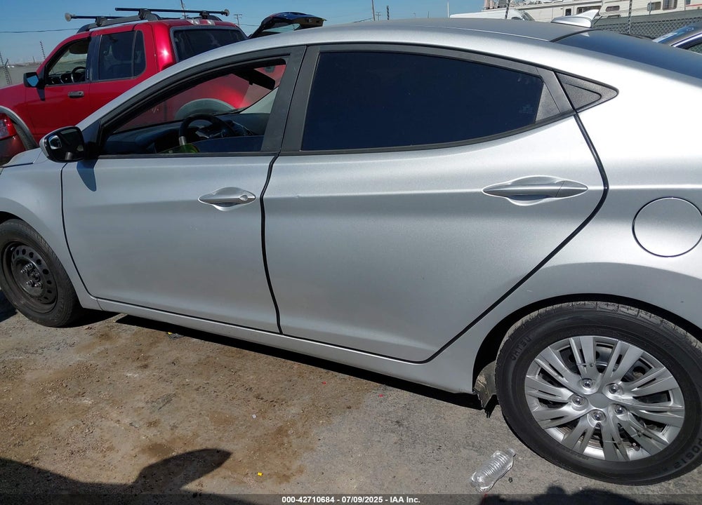 2016 HYUNDAI ELANTRA VIN: 5NPDH4AE8GH747998