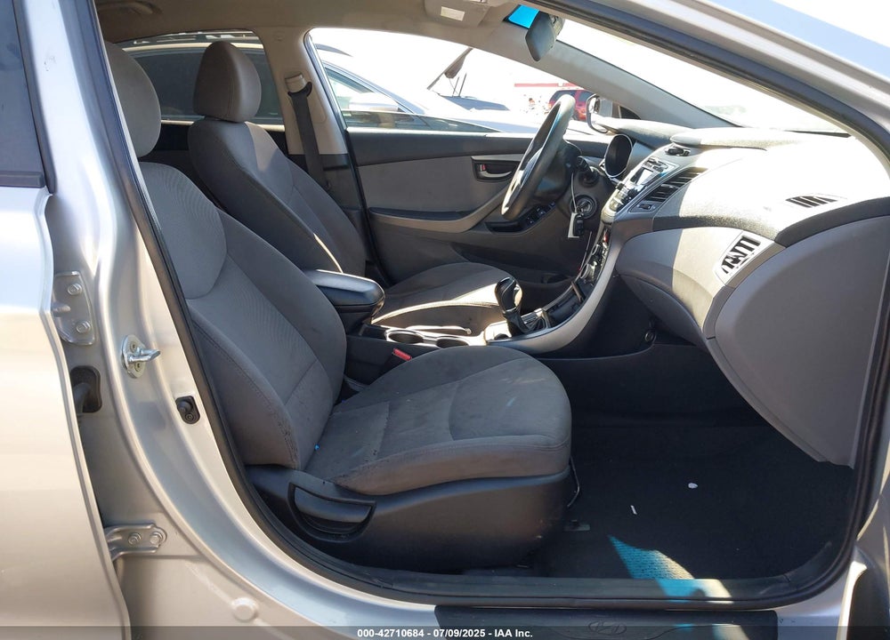 2016 HYUNDAI ELANTRA VIN: 5NPDH4AE8GH747998
