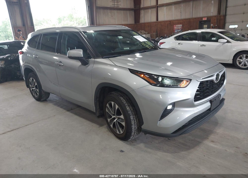 2022 TOYOTA HIGHLANDER XLE VIN: 5TDGZRBH7NS584347
