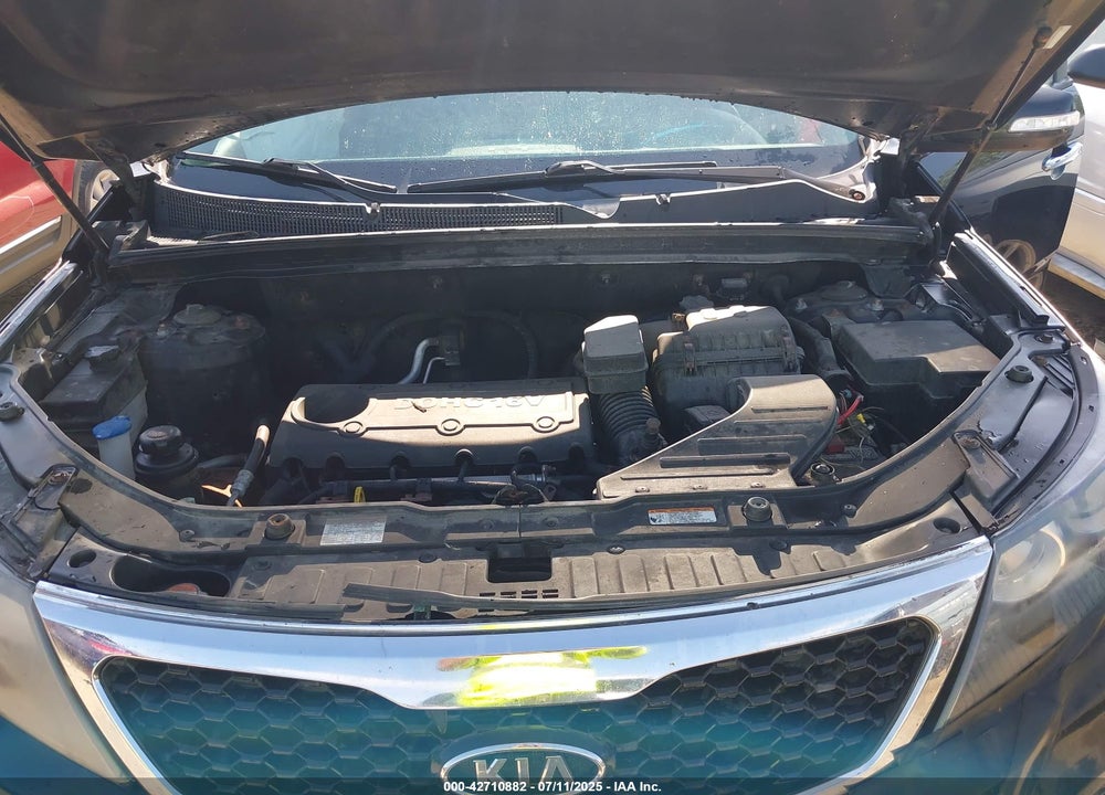 2011 KIA SORENTO VIN: 5XYKT3A1XBG183235