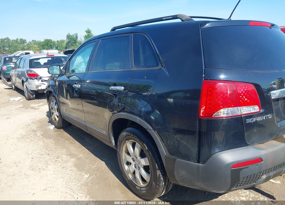 2011 KIA SORENTO VIN: 5XYKT3A1XBG183235