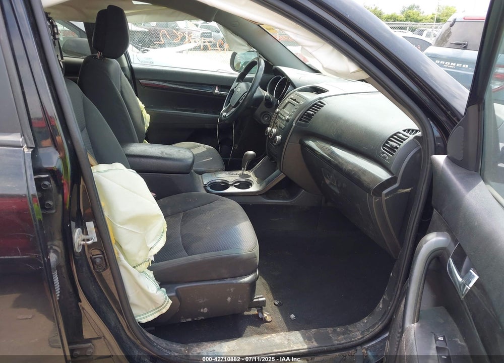 2011 KIA SORENTO VIN: 5XYKT3A1XBG183235