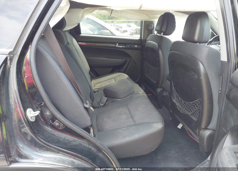 2011 KIA SORENTO VIN: 5XYKT3A1XBG183235