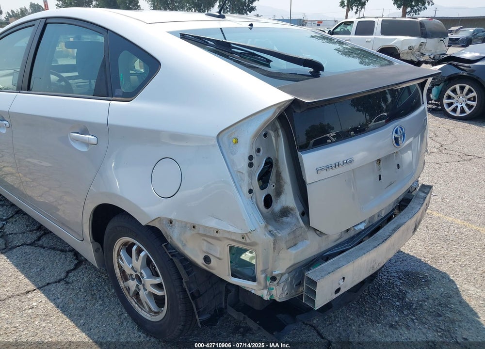 2011 TOYOTA PRIUS TWO VIN: JTDKN3DU2B0286848