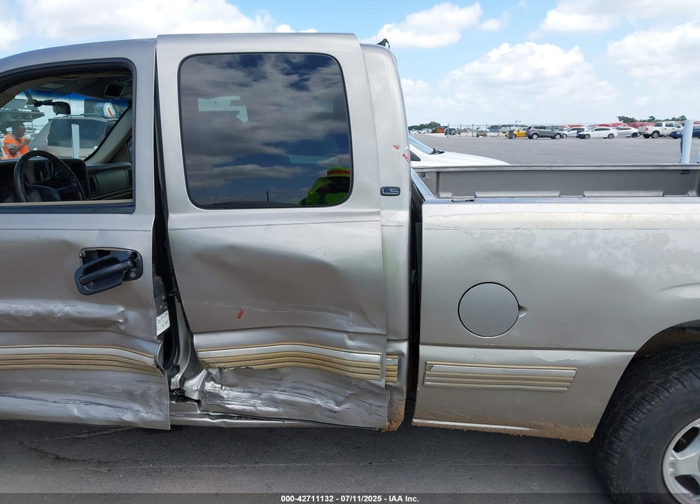 2001 CHEVROLET SILVERADO 1500 LS VIN: 2GCEC19T711225344