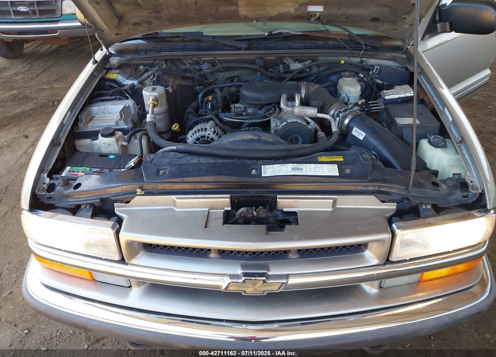 2001 CHEVROLET BLAZER LT VIN: 1GNDT13W31K152009