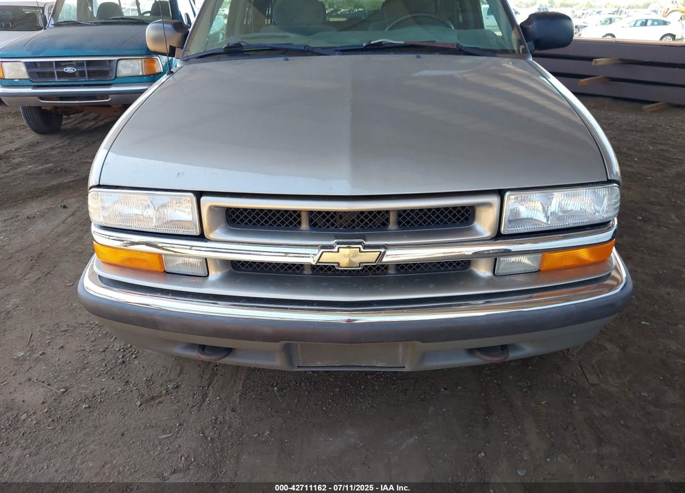 2001 CHEVROLET BLAZER LT VIN: 1GNDT13W31K152009