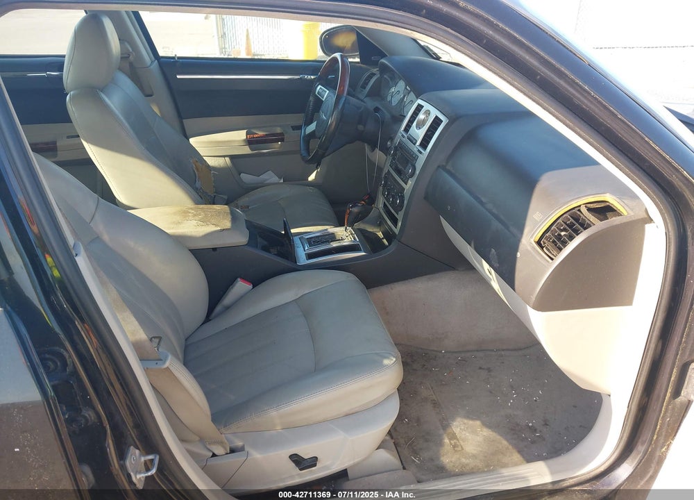 2007 CHRYSLER 300C VIN: 2C3KA63H57H813645