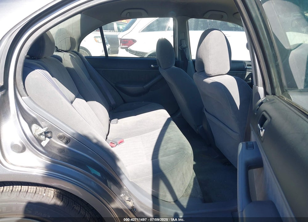 2005 HONDA CIVIC LX VIN: 2HGES16515H560574