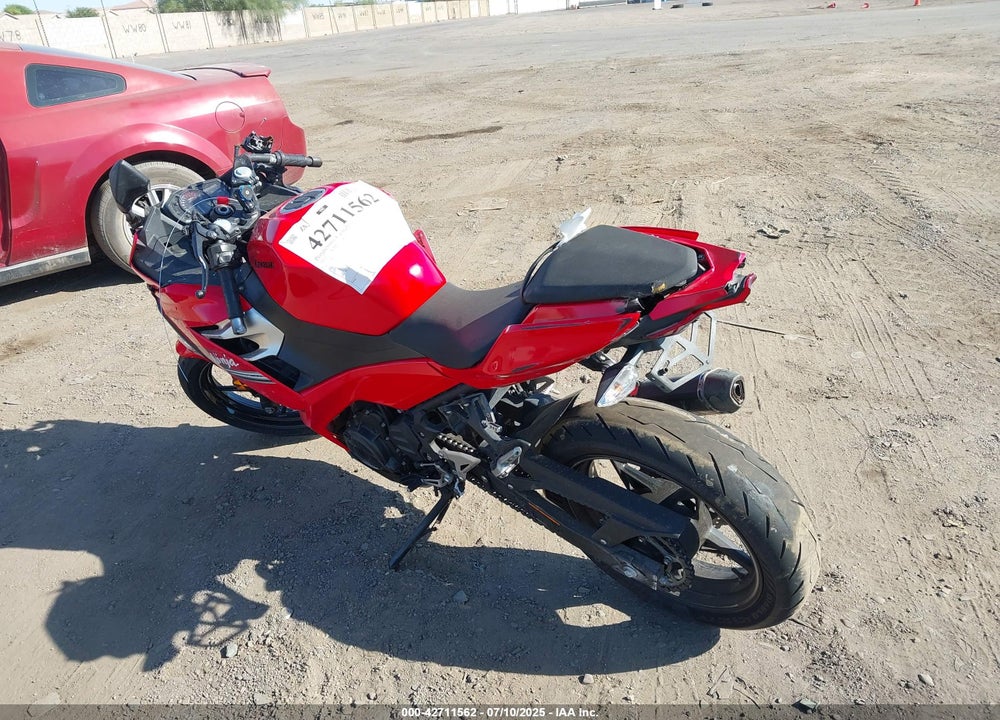 2021 KAWASAKI EX400 VIN: JKAEXKH15MDAB9421