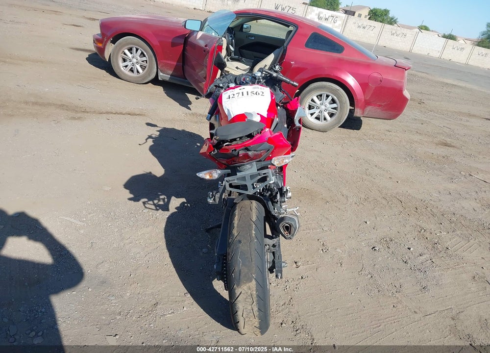 2021 KAWASAKI EX400 VIN: JKAEXKH15MDAB9421