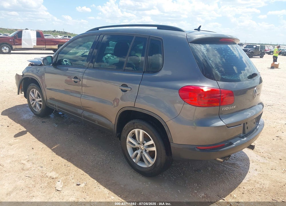 2016 VOLKSWAGEN TIGUAN VIN: WVGAV7AX4GW599546