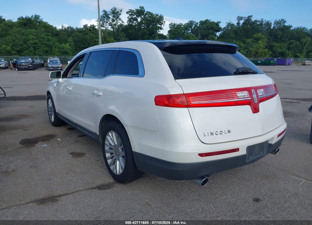 2011 LINCOLN MKT VIN: 2LMHJ5FR6BBJ53776