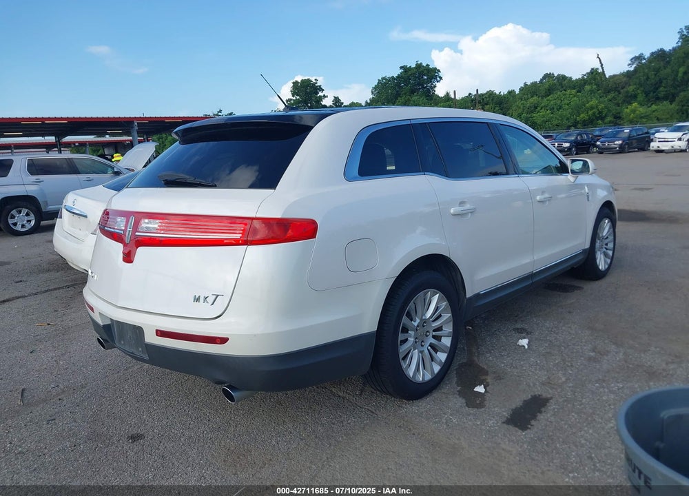 2011 LINCOLN MKT VIN: 2LMHJ5FR6BBJ53776