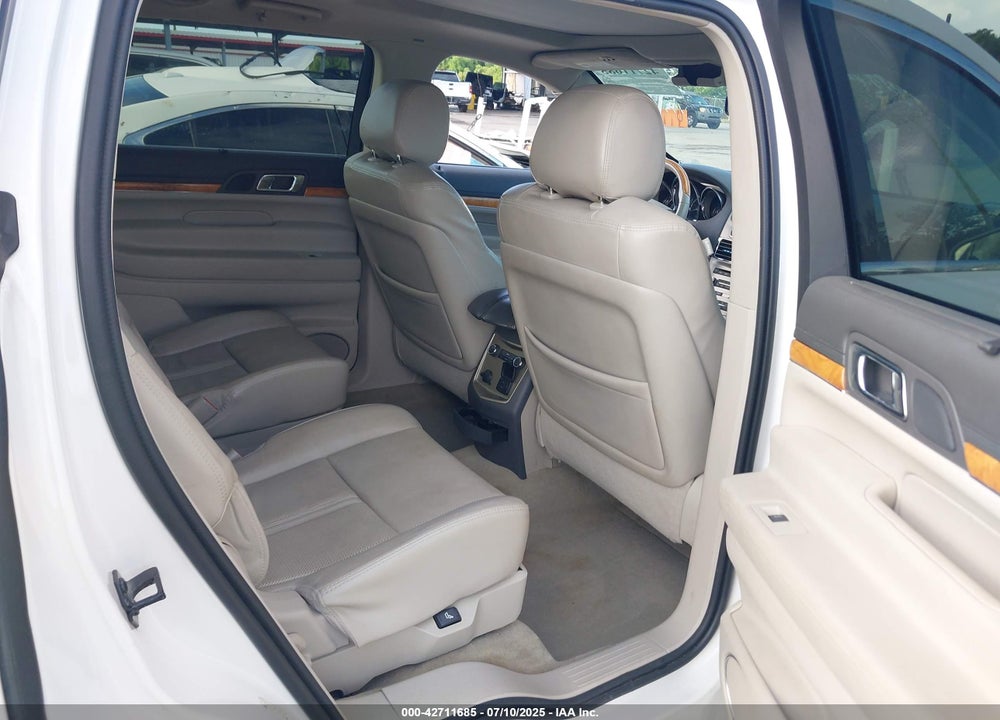 2011 LINCOLN MKT VIN: 2LMHJ5FR6BBJ53776