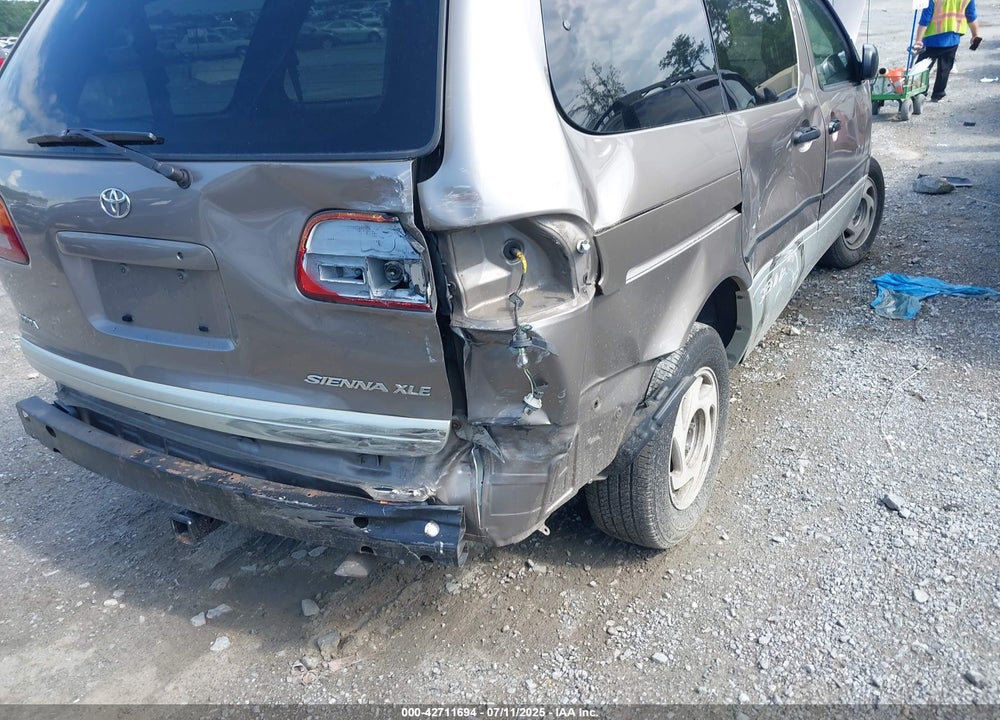 1998 TOYOTA SIENNA VIN: 4T3ZF13C0WU052184