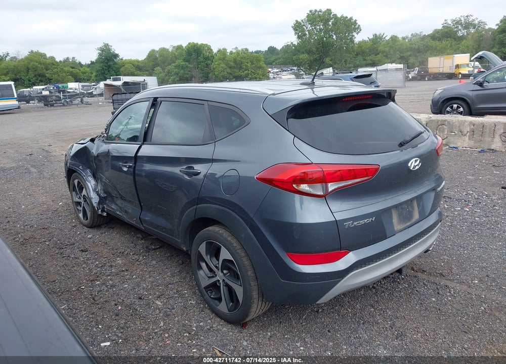 2017 HYUNDAI TUCSON VIN: KM8J33A20HU526223