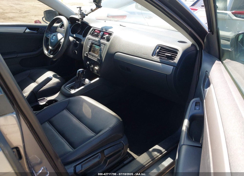 2017 VOLKSWAGEN JETTA VIN: 3VW2B7AJ0HM352245
