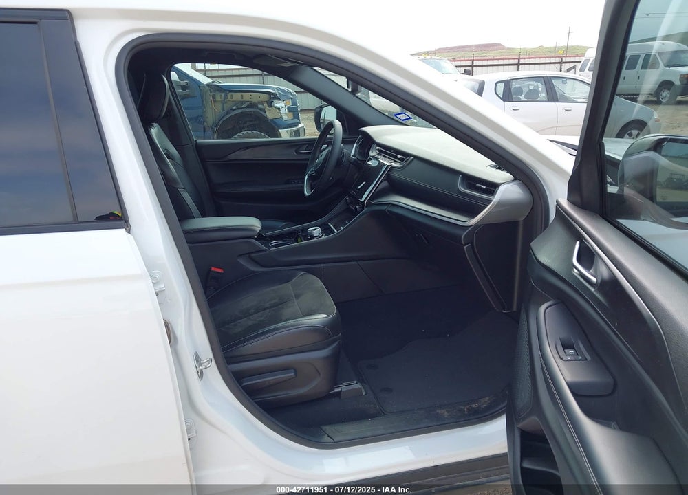 2023 JEEP GRAND CHEROKEE L VIN: 1C4RJKAG8P8848019