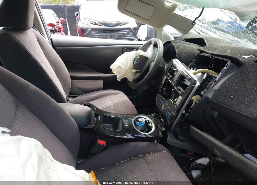 2015 NISSAN LEAF VIN: 1N4AZ0CP3FC316444