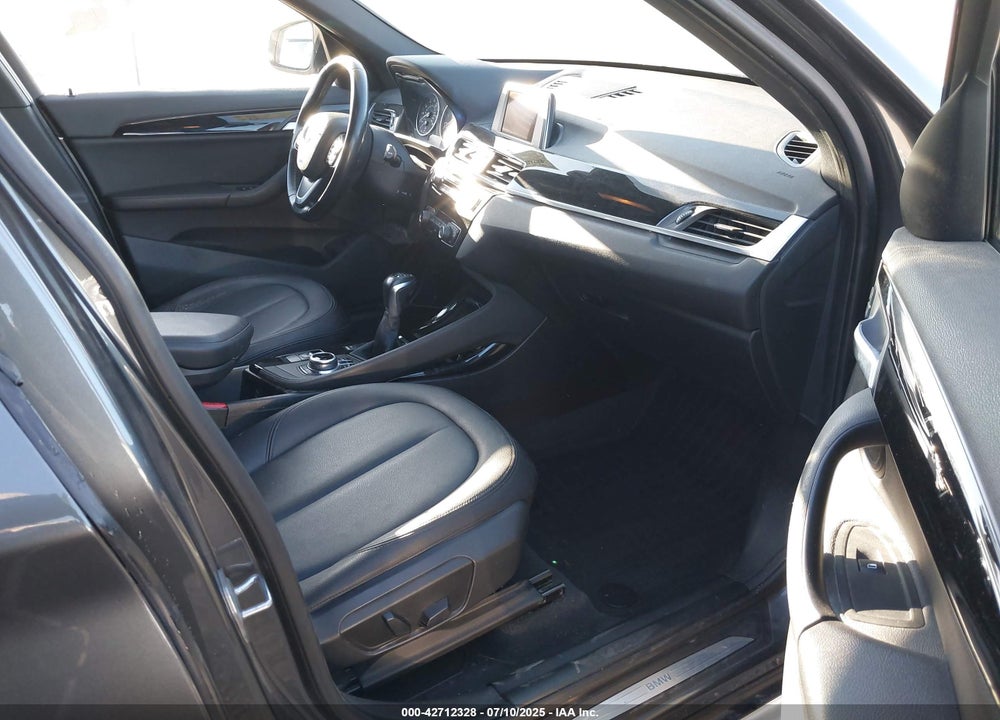 2016 BMW X1 VIN: WBXHT3C30G5E55323
