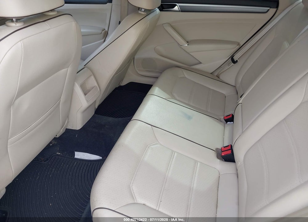 2017 VOLKSWAGEN PASSAT VIN: 1VWDT7A3XHC045240