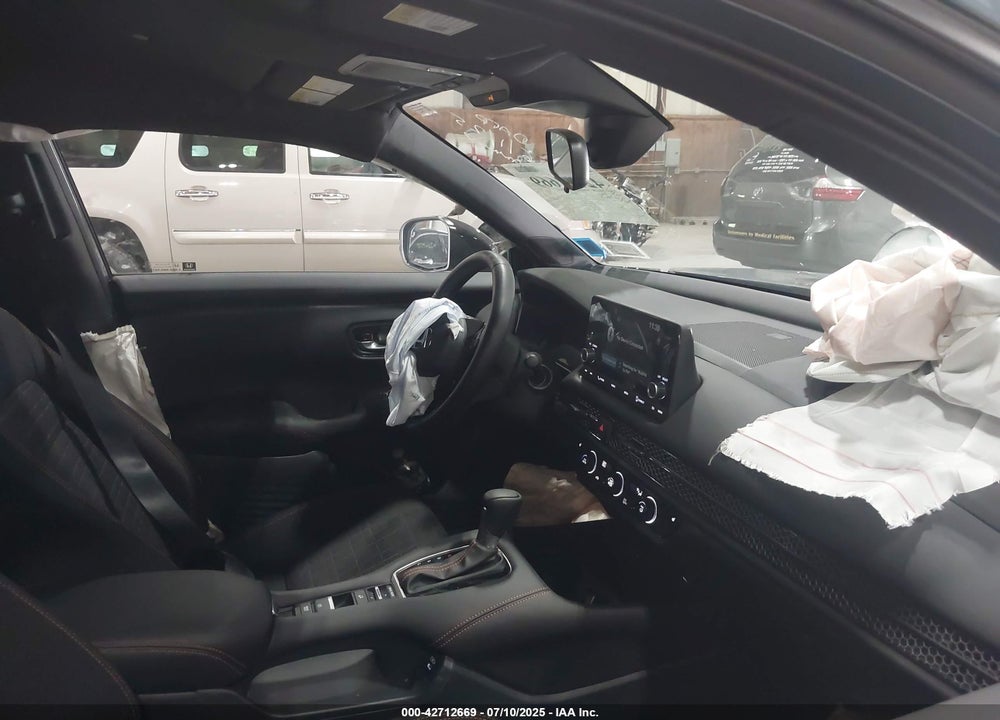2025 HONDA HR-V VIN: 3CZRZ2H52SM741527