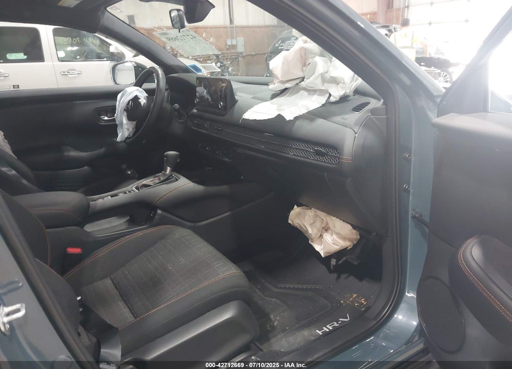 2025 HONDA HR-V VIN: 3CZRZ2H52SM741527