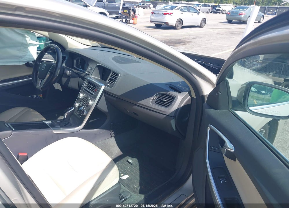 2018 VOLVO S60 VIN: LYV402HK0JB172553
