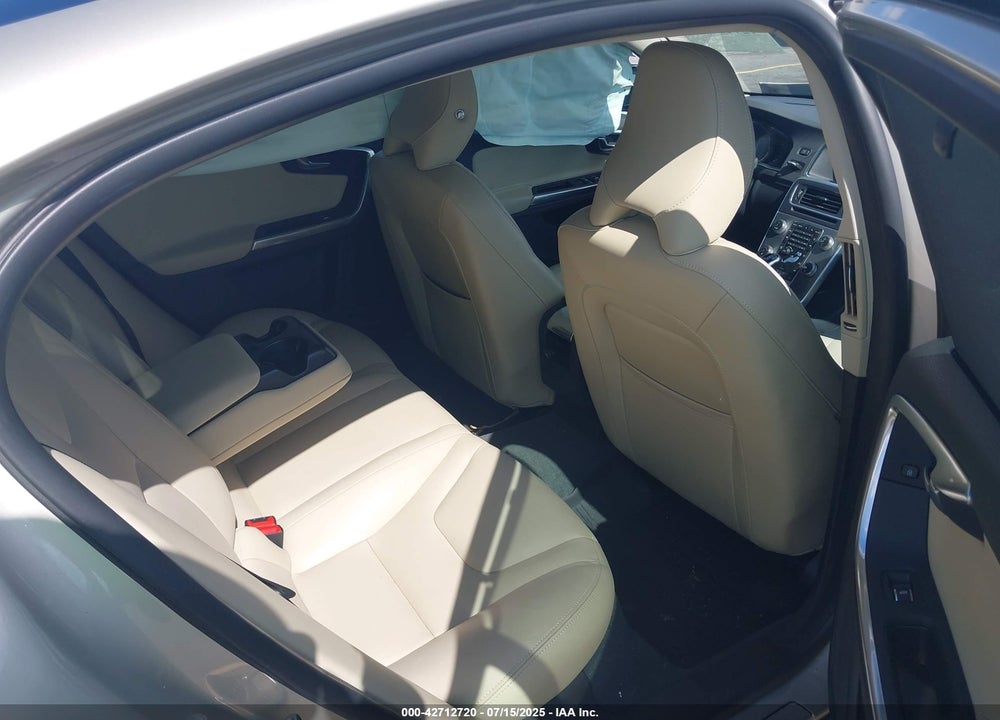 2018 VOLVO S60 VIN: LYV402HK0JB172553