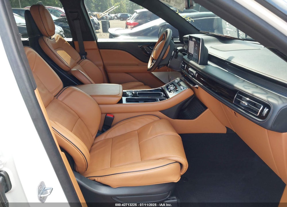 2024 LINCOLN AVIATOR VIN: 5LM5J9XC0RGL07608